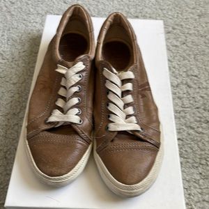 Brand:Frye,Size 8.5M high quality genuine leather, color brown.one time worn.